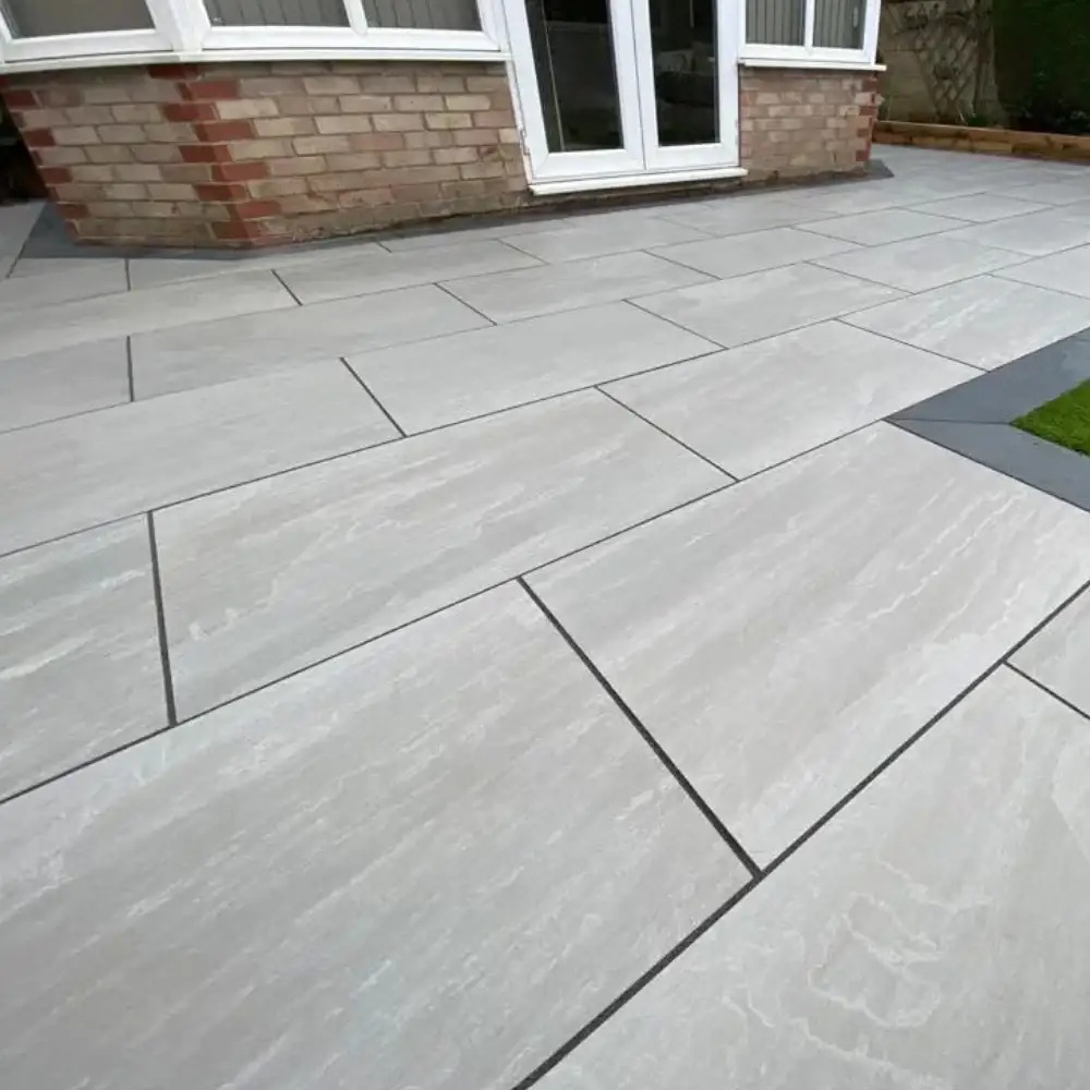 OUTDOOR PORCELAIN PAVING